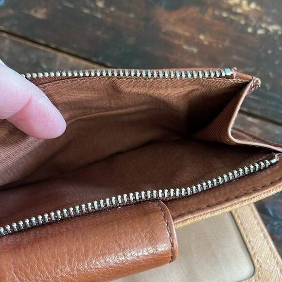 Fossil Brown Cow Hide Leather Wallet - Picture 5 of 5